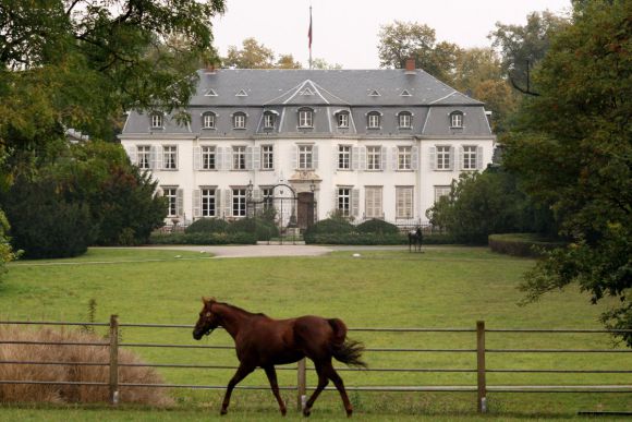 Schloss Schlenderhan - Mittelpunkt des gleichnamigen Traditionsgestüts in Bergheim. www.galoppfoto.de
