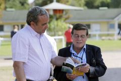 Manfred Hofer (re.) 2016 in Iffezheim mit Andreas Wöhler. www.galoppfoto.de - Frank Sorge