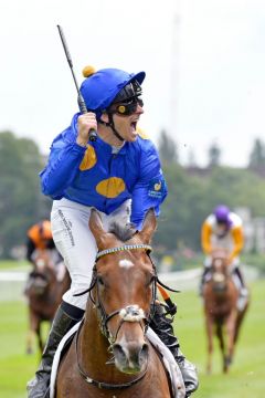 Derbysieger! René Piechulek steuert Fantastic Moon zum Sieg im IDEE 154. Deutschen Derby. ©galoppfoto - Frank Sorge