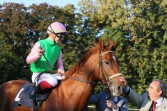 Sorgt für die Überraschung: Isfahan mit Umberto Rispoli in den Farben von Darius Racing gewinnt den Preis des Winterfavoriten, Trainer Andreas Wöhler hat den Lord of England-Sohn sogar selbst gezogen. www.galoppfoto.de - Sandra Scherning