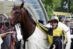 Adam Kirby und Dream Boat nach dem Sieg in den Prince of Wales's Stakes. www.galoppfoto.de - Frank Sorge