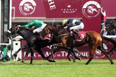 Mit einer Nase, dem kürzesten aller Abstände, siegt Dalkala vor Tasaday im Prix de l'Opéra. Foto: www.galoppfoto.de - Frank Sorge