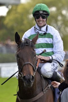 Einmal lächeln bitte - ungetrübte Freude bei Jim Crowley. Foto: www.galoppfoto.de - Jim Clark/Sorge