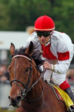 Lyssio gewinnt mit Gaetan Masure im München. www.galoppfoto.de