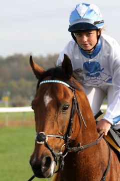 Ach was mit Alexandra Vilmar beim Aufgalopp in Magdeburg am 31.10.2014. www.galoppfoto.de - Peter Heinzmann