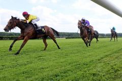 Auf der Geraden Bahn siegt Gracia Directa überlegen im Pfingst-Stutenpreis (Listenrennen). www.hoppegarten.com - Sorge