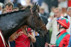 Die Ammerländerin Baltic Baroness gewinnt mit Maxime Guyon den Prix Vermeille, Gr. I 2014. Foto: Dr. Jens Fuchs