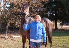 Besitzertrainerin Yasmin Almenräder mit ihrer Erfolgsstute War Bride. www.muelheim-galopp.de - Redaktion MSPW