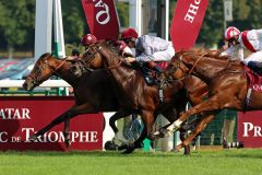 Charm Spirit gewinnt mit Thierry Jarnet vor dem heissen Favoriten Tornado den Prix Moulin 2014. Foto: Dr. Jens Fuchs