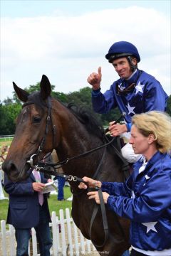 Thumbs-up von Adrie de Vries für Rosebay (Foto: Ursula Stüwe-Schmitz)