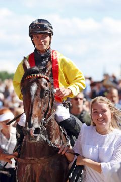 Dapango unter Thore Hammer-Hansen, der eine erfolgreiche Große Woche hatte. www.galoppfoto.de