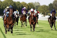 Die Dubawi-Tochter Nausica Time (links) gewinnt mit  Andreas Helfenbein das erste Grupperennen der Großen Woche. www.galoppfoto.de - Sarah Bauer