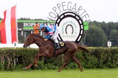 Die Lord of England-Tochter Mrs Miller gewinnt für den Stall 2001 ihr Maidenrennen in Hoppegarten für Trainer Roland Dzubasz, Züchter Wilhelm Jackson und Jockey Alexander Pietsch. www.galoppfoto.de