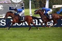 Dschingis Secret mit Adrie de Vries gewinnt den 127. Longines Grosser Preis von Berlin vor dem Godolphin-Vertreter Hawkbill. www.galoppfoto.de - Sabine Brose