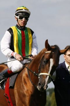 Durban Thunder mit Terry Hellier vor dem Großen Dallmayr-Preis 2011 in München. www.turfstock.com