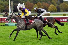 Erster Gr. I-Sieg für das Gestüt Höny-Hof als Züchter - Princess Zoe gewinnt mit Joey Sheridan den Qatar Prix du Cadran. ©galoppfoto.de 