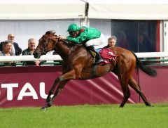 Ervedya sichert sich den Löwenanteil des Preisgelds im mit 450.000 Euro dotieren Prix du Moulin de Longchamp. Foto: Dr. Jens Fuchs