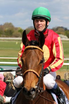 Geladi nach dem Sieg mit Jozef Bojko am 18.04.2015 in Magdeburg. www.galoppfoto.de - Peter Heinzmann