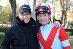 Jockey Jack Mitchell und Filip Minarik im Portrait 2021 in München. ©galoppfoto - Frank Sorge