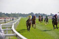 Schwärmen erlaubt ... Postponed und Andrea Atzeni in den Juddmonte International. www.galoppfoto.de - John James Clark