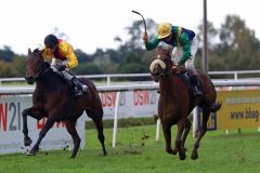 Kaldera (rechts) gewinnt mit Eddy Hardouin im klassischen St. Leger gegen Virginia Sun. Foto: Dr. Jens Fuchs