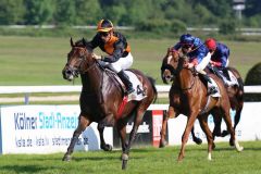 Lucky Lion gewinnt mit Ioritz Mendizabal das  Mehl-Mülhens-Rennen. Foto: Dr. Jens Fuchs