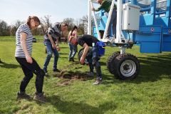 Die Startmaschine hatte sich nach dem ersten Rennen festgefahren, was eine längere Zwangspause bedeutete. www.galoppfoto.de