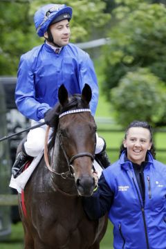 Maria Amalia mit Julien Guillochon nach dem Sieg im Schloss Roland-Stutenpreis. ©galoppfoto - Stephanie Gruttmann