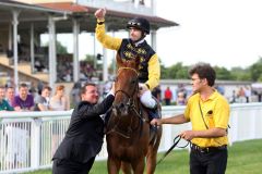 Torsten Mundry in Baden-Baden mit Not for Sale und Jockey Eugen Frank. www.galoppfoto.de