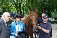 Entspannte Gesichter im Absattelring (Foto: Dr. Jens Fuchs)