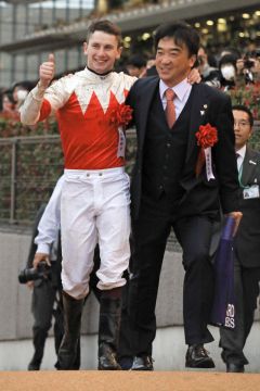 Oisin Murphy und Trainer Yasushi Shono. www.galoppfoto.de - Yasuo Ito