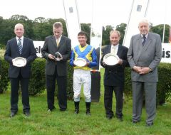 Siegerehrung mit Trainer Jens Hirschberger, Sprecher Pan Krischbin, Adrie de Vries, Gebhardt Apelt, Peter M. Endres (Foto: Gabriele Suhr)