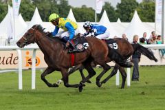 Die Wöhler-Pferde 1-2 im Lucky Speed Hansa Preis Protectionist mit Eduardo Pedroza gewinnt vor dem Stallgefährten Singing mit Jozef Bojko. www.galoppfoto.de - Sabine Brose