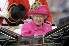 Ohne sie wird nicht gestartet: Queen Elizabeth am Donnerstag. www.galoppfoto.de