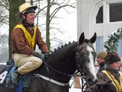 Nach dem Maidensieg in Dortmund: Randwick und Jozef Bojko auf dem Weg in den Absattelring. Foto: Karina Strübbe