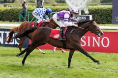 Sea of Sands gewinnt mit Lukas Delozier das 2yo-Maiden in Baden-Baden. ©galoppfoto.de - Sabine Brose