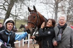 Ein Treffer für Hans-Jürgen Gröschel im Championatskampf mit Shamrock: Der hannoversche Trainer liegt mit jetzt 49 Treffern auf dem 2. Rang hinter Roland Dzubasz mit 54 Siegen. www.galoppfoto.de - Frank Sorge