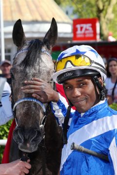 Shining Emerald und Eduardo Pedroza nach dem Listentreffer im Dortmunder Jubiläums-Sprint-Cup. www.klatuso.com