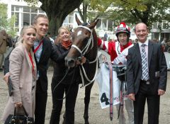 Caesarion mit Besitzer Christoph Holschbach, Daniele Porcu, Sascha Smrczek. Foto Gabriele Suhr