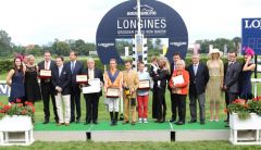 Siegerehrung nach dem Longines - Großer Preis von Baden auf dem Geläuf. www.galoppfoto.de - Frank Sorge