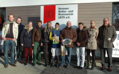 Siegerehrung mit German Racing Next Generation, Jockey Toon v.d. Troost, Dennis Schiergen, Präsident Neusser RV Jan A. Vogel. Foto Gabriele Suhr