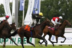 Sommerabend und Gerald Mosse als Sieger in der Großen Europa Meile in München für den Stall Bedford Lodge. www.turfstock.com - Verknüpfung