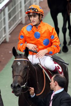 Stacelita mit Christophe Soumillon in Longchamp. www.galoppfoto.de