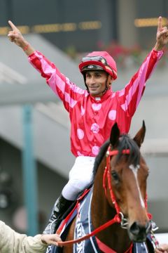 Erster Gr. I-Sieg in Hong Kong für Jockey Keris Teetan. www.galoppfoto.de