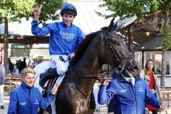 Der Preis von Europa-Sieger Rebel's Romance unter William Buick. www.galoppfoto.de - Sandra Scherning