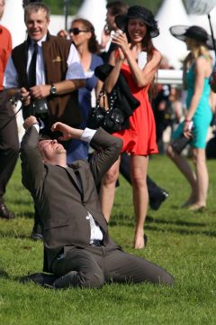 Trainer Markus Klug jubelt nach dem Sieg im 145. Deutschen Derby mit Sea The Moon. www.galoppfoto.de - Sabine Brose