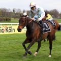 Das überraschende Siegerteam im Hauptrennen des FC-Renntages in Köln: Clever Candy mit Encki Ganbat in den Farben des Stalles Winterhude. ©galoppfoto - Sandra Scherning