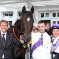 Ein gutes Omen für das Derby? Das Team von Trainer Markus Klug und Jockey Adrie de Vries punkten mit Devastar im Großen Preis von Lotto Hamburg, am Sonntag sitzt de Vries auf Klugs bester Chance fürs Blaue Band, auf Weltstar. www.galoppfoto.de - Frank Sorge