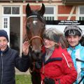 Mansour mit Rene Piechulek, Trainer Toni Potters und Besitzerin Angelika Muntwyler nach dem Sieg im USD Premium Preis "Unser schönes Dresden". ©galoppfoto - Frank Sorge