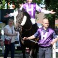 Der Champion hat zugeschlagen: Filip Minarik auf Palace Prince. www.galoppfoto.de